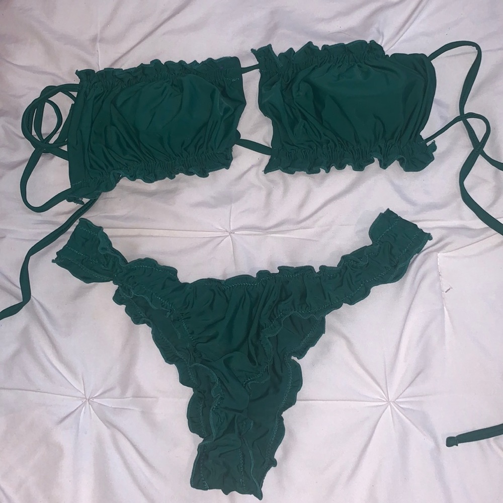 Bikini set.